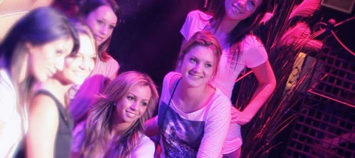 FEATHERS presents Girls like DJs